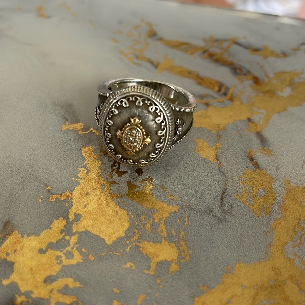 Medallion Ring